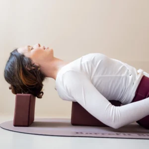 Postura de yin yoga